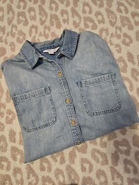 Old Navy Long Sleeve Button-Up Shirt Light Wash Denim Shirt